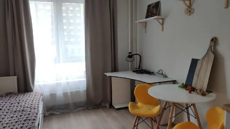 Студия, 20.5 м² м бутово • 15 мин на транспорте • 2 этаж из 21 • видное, ш новое 2, на карте 37 000 ₽/мес, без комиссии большой гайд по аренде с животными • с детьми • стиральная машина • холодильник • мебель • интернет • лифт • посудомойка • кондиционер • телевизор • мусоропровод • консьерж собственник. Уютная студия 20 м², 2 этаж, окна во двор. Кухня, кровать, рабочий стол, душевая кабина, wi-fi и тд. Метро 15 минут на транспорте. До м. Бульвар дмитрия донского, аннино. Очень много кафе, продуктовых, косметика, пункты выдачи, школа, детсад, поликлиника -от 6 месяцев. Собственник условия: 37.000 в месяц, +к. У. (2,5-3к) + залог 37.000 © предоплату до просмотра просят только мошенники! Aya r, написать уровень доверия низкий ⚠️ выложить квартиру бесплатно - фотография - 6