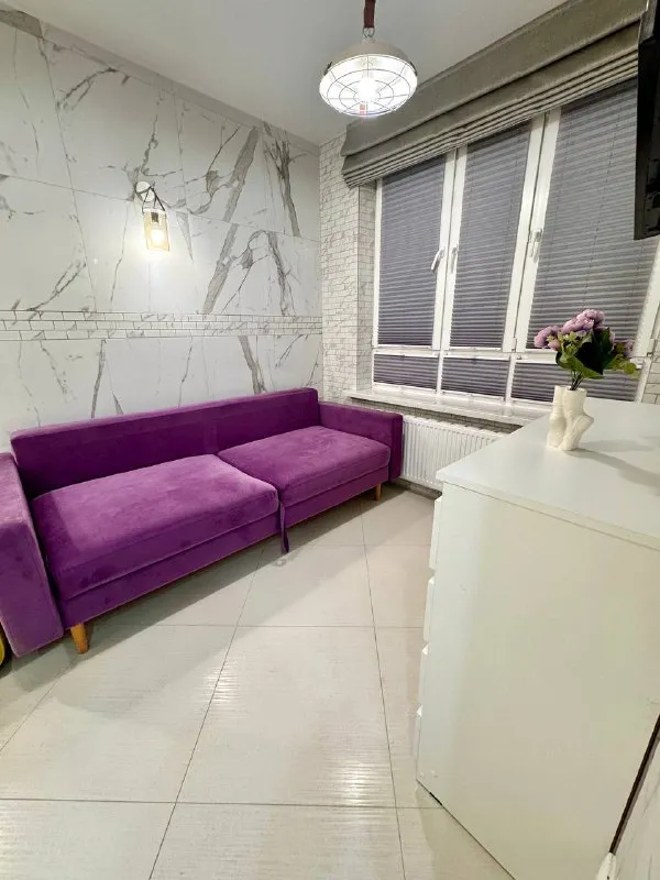 Студия, 28 м² м ольховая • 10 мин на транспорте • 10 этаж из 14 • ул гренадерская 9 к3, на карте 22 000 ₽/мес, без комиссии большой гайд по аренде холодильник • стиральная машина • интернет • мебель • кондиционер • телевизор • лифт • посудомойка • с животными • с детьми • мусоропровод • консьерж собственник. Аренда койко место на длительный период, наличие техники, свежий дизайнерский ремонт, магазины, аптеки, кафе рядом с домом © предоплату до просмотра просят только мошенники! Дарья, написать уровень доверия низкий ⚠️ выложить квартиру бесплатно - фотография - 5