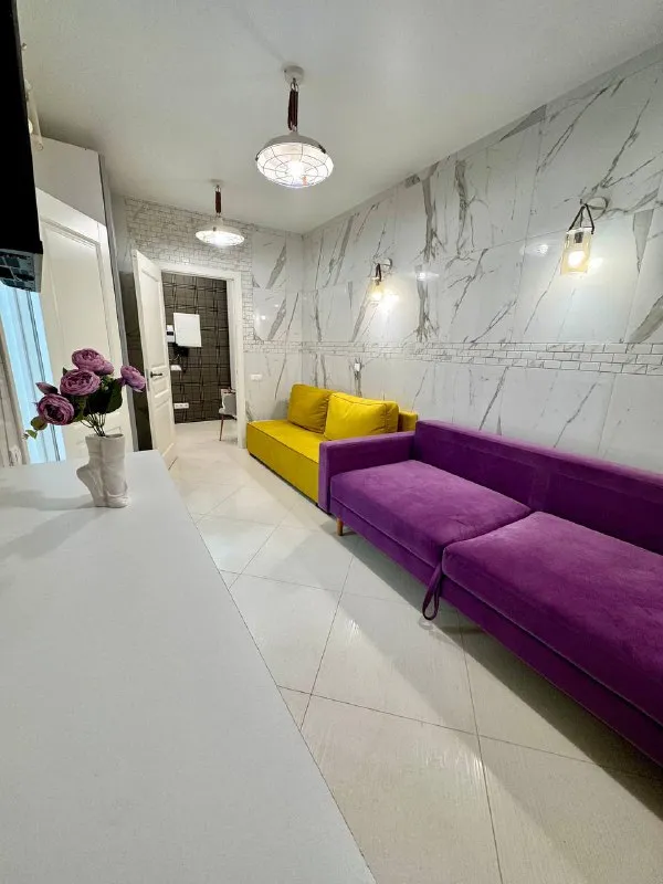 Студия, 28 м² м ольховая • 10 мин на транспорте • 10 этаж из 14 • ул гренадерская 9 к3, на карте 22 000 ₽/мес, без комиссии большой гайд по аренде холодильник • стиральная машина • интернет • мебель • кондиционер • телевизор • лифт • посудомойка • с животными • с детьми • мусоропровод • консьерж собственник. Аренда койко место на длительный период, наличие техники, свежий дизайнерский ремонт, магазины, аптеки, кафе рядом с домом © предоплату до просмотра просят только мошенники! Дарья, написать уровень доверия низкий ⚠️ выложить квартиру бесплатно - фотография - 6