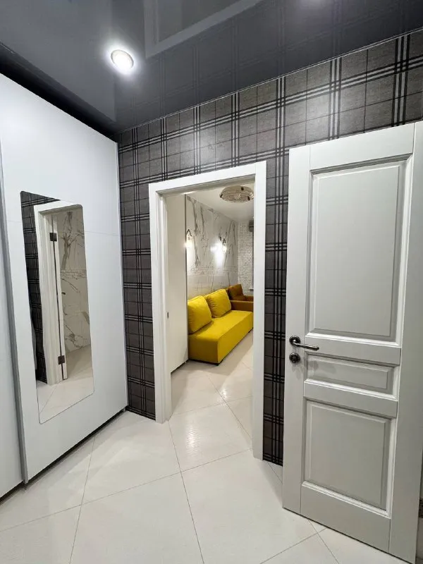 Студия, 28 м² м ольховая • 10 мин на транспорте • 10 этаж из 14 • ул гренадерская 9 к3, на карте 22 000 ₽/мес, без комиссии большой гайд по аренде холодильник • стиральная машина • интернет • мебель • кондиционер • телевизор • лифт • посудомойка • с животными • с детьми • мусоропровод • консьерж собственник. Аренда койко место на длительный период, наличие техники, свежий дизайнерский ремонт, магазины, аптеки, кафе рядом с домом © предоплату до просмотра просят только мошенники! Дарья, написать уровень доверия низкий ⚠️ выложить квартиру бесплатно - фотография - 7