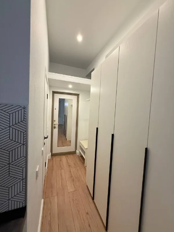 Студия, 18.5 м² м электрозаводская • 5 мин пешком • 3 этаж из 8 • ул электрозаводская 14 стр1, на карте 60 000 ₽/мес, без комиссии большой гайд по аренде стиральная машина • интернет • мебель • консьерж • лифт • холодильник • посудомойка • кондиционер • с животными • с детьми • телевизор • мусоропровод район преображенское чистота 3.68 транспорт 4.59 парки и скверы 3.83 собственник. Апартаменты. Сдает собственник, въехать можно с 14 декабря. Окна во двор, стоимость коммунальных услуг 4-5 тр. , залог - 60000 (можно разбить на два месяца) круглосуточная охрана, видеонаблюдение. © предоплату до просмотра просят только мошенники! Имя n, написать уровень доверия низкий ⚠️ выложить квартиру бесплатно - фотография - 3