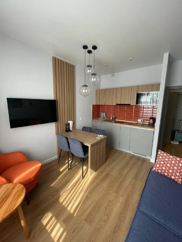 2-комн квартира, 36.5 м² м спартак • 3 мин пешком • 12 этаж из 22 • ш волоколамское 71/22 к3, на карте 85 000 ₽/мес, без комиссии большой гайд по аренде холодильник • стиральная машина • интернет • мебель • посудомойка • кондиционер • телевизор • лифт • консьерж • с животными • с детьми • мусоропровод район покровское-стрешнево чистота 4.06 транспорт 4.77 парки и скверы 4.23 собственник. Свежий ремонт; закрытый двор; парковка за шлагбаумом (есть подземная); набережная р. Москвы 15 минут пешком; развитая инфраструктура рядом; полностью укомплектована для проживания (тв с youtube, техника, посуда, бельё/полотенца, кондиционеры) апарт-отель discovery © предоплату до просмотра просят только мошенники! Lisa, написать уровень доверия низкий ⚠️ выложить квартиру бесплатно - фотография - 2