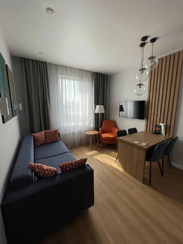 2-комн квартира, 36.5 м² м спартак • 3 мин пешком • 12 этаж из 22 • ш волоколамское 71/22 к3, на карте 85 000 ₽/мес, без комиссии большой гайд по аренде холодильник • стиральная машина • интернет • мебель • посудомойка • кондиционер • телевизор • лифт • консьерж • с животными • с детьми • мусоропровод район покровское-стрешнево чистота 4.06 транспорт 4.77 парки и скверы 4.23 собственник. Свежий ремонт; закрытый двор; парковка за шлагбаумом (есть подземная); набережная р. Москвы 15 минут пешком; развитая инфраструктура рядом; полностью укомплектована для проживания (тв с youtube, техника, посуда, бельё/полотенца, кондиционеры) апарт-отель discovery © предоплату до просмотра просят только мошенники! Lisa, написать уровень доверия низкий ⚠️ выложить квартиру бесплатно - фотография - 3