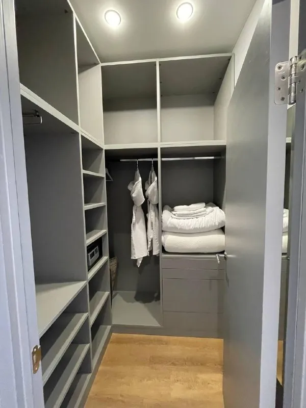 2-комн квартира, 36.5 м² м спартак • 3 мин пешком • 12 этаж из 22 • ш волоколамское 71/22 к3, на карте 85 000 ₽/мес, без комиссии большой гайд по аренде холодильник • стиральная машина • интернет • мебель • посудомойка • кондиционер • телевизор • лифт • консьерж • с животными • с детьми • мусоропровод район покровское-стрешнево чистота 4.06 транспорт 4.77 парки и скверы 4.23 собственник. Свежий ремонт; закрытый двор; парковка за шлагбаумом (есть подземная); набережная р. Москвы 15 минут пешком; развитая инфраструктура рядом; полностью укомплектована для проживания (тв с youtube, техника, посуда, бельё/полотенца, кондиционеры) апарт-отель discovery © предоплату до просмотра просят только мошенники! Lisa, написать уровень доверия низкий ⚠️ выложить квартиру бесплатно - фотография - 7