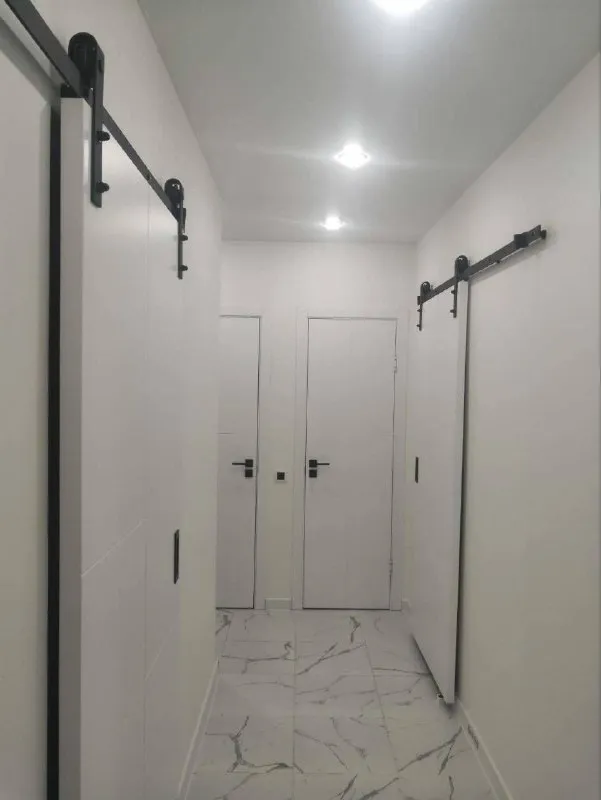 2-к квартира🏙️ м. Фонвизинская1️⃣ сдаётся! Квартира 55 м², спальня с рабочим местом 17 м², большая комната со столом для приёма гостей, кухня 8 м² с посудомойкой. Раздельные ванна и туалет. Очень комфортный матрас аскона, клёвый комфортной диван, кондиционеры в комнатах. 3-й этаж из 5-ти. Квартира классная, с хорошей энергетикой) супер локация, для любителей спорта или неспешных прогулок, 10 минут до входа в ботанический сад, вднх! Доставка самокат и др 15 минут, пункты выдачи вб и озон в доме. До метро фонвизинская пешком, вднх и владыкино 10 минут на автобусе парковка за шлагбаумом 💳цена: 90.000₽ + счетчики 💌telegram: @marylyash - фотография - 10