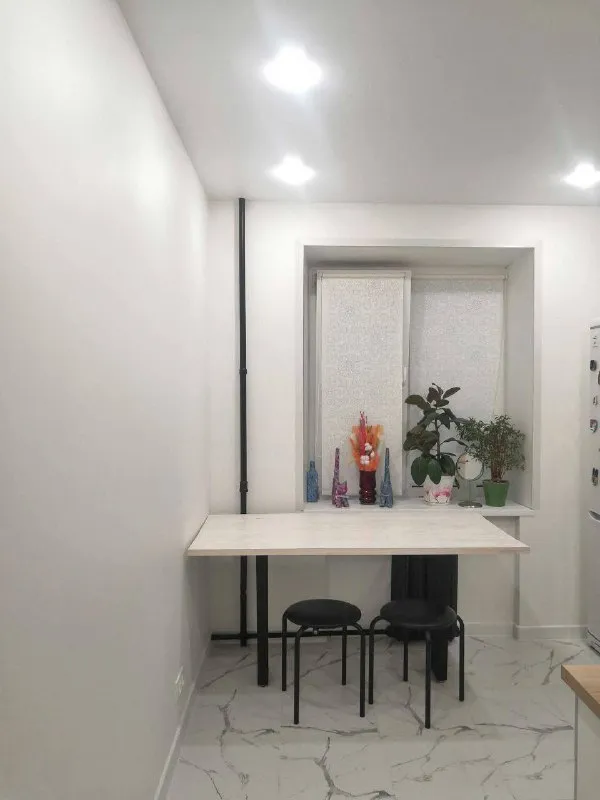 2-к квартира🏙️ м. Фонвизинская1️⃣ сдаётся! Квартира 55 м², спальня с рабочим местом 17 м², большая комната со столом для приёма гостей, кухня 8 м² с посудомойкой. Раздельные ванна и туалет. Очень комфортный матрас аскона, клёвый комфортной диван, кондиционеры в комнатах. 3-й этаж из 5-ти. Квартира классная, с хорошей энергетикой) супер локация, для любителей спорта или неспешных прогулок, 10 минут до входа в ботанический сад, вднх! Доставка самокат и др 15 минут, пункты выдачи вб и озон в доме. До метро фонвизинская пешком, вднх и владыкино 10 минут на автобусе парковка за шлагбаумом 💳цена: 90.000₽ + счетчики 💌telegram: @marylyash - фотография - 3