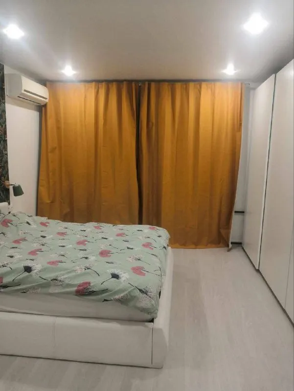 2-к квартира🏙️ м. Фонвизинская1️⃣ сдаётся! Квартира 55 м², спальня с рабочим местом 17 м², большая комната со столом для приёма гостей, кухня 8 м² с посудомойкой. Раздельные ванна и туалет. Очень комфортный матрас аскона, клёвый комфортной диван, кондиционеры в комнатах. 3-й этаж из 5-ти. Квартира классная, с хорошей энергетикой) супер локация, для любителей спорта или неспешных прогулок, 10 минут до входа в ботанический сад, вднх! Доставка самокат и др 15 минут, пункты выдачи вб и озон в доме. До метро фонвизинская пешком, вднх и владыкино 10 минут на автобусе парковка за шлагбаумом 💳цена: 90.000₽ + счетчики 💌telegram: @marylyash - фотография - 6