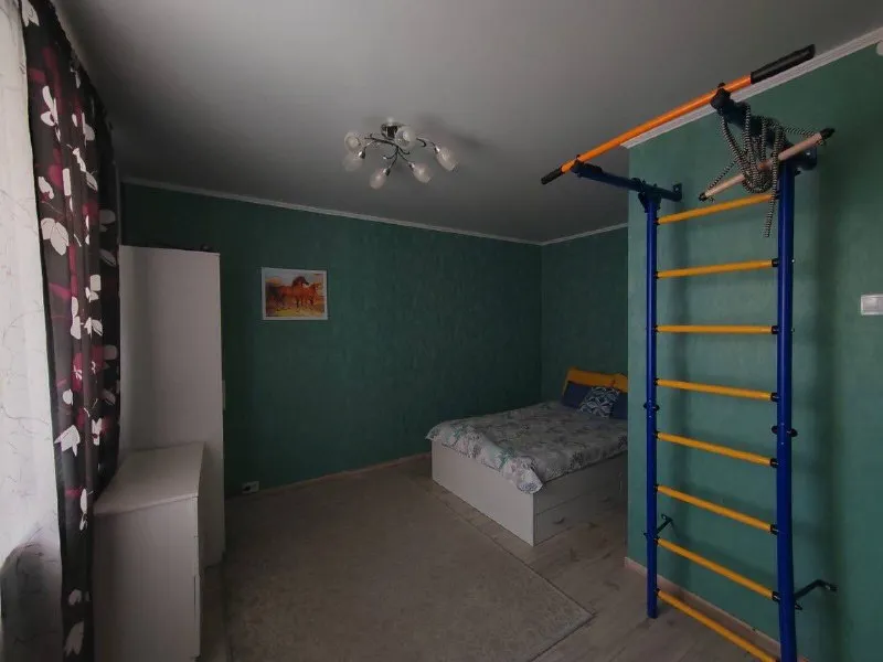 1-к квартира🏙️ м. Бунинская аллея1️⃣ сдается 1-комнатная квартира в жк "новое бутово". 📍адрес: пос. Воскресенское, чечерский проезд, 124к2 чистая и аккуратная квартира, сдается на длительный срок. Есть вся необходимая техника и мебель для проживания. Общая площадь 36 м². 5 этаж. Заезд возможен с 17 января. Квартира от собственника. Без животных. 💳оплата: 38.000₽/месяц, залог 15.000₽. Оплата жкх включена (без счетчиков), интернет оплачивается отдельно находится в пешей доступности от м. Бунинская аллея (10 минут), рядом: парк, тц "бутово молл", школы, сады, поликлиника. 💌telegram: @elena_selezneva911 - фотография - 2