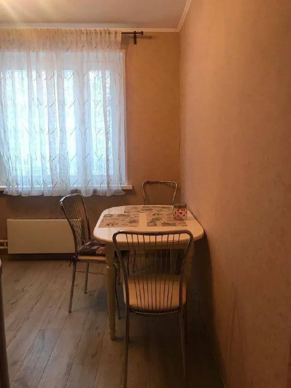 1-к квартира🏙️ м. Бунинская аллея1️⃣ сдается 1-комнатная квартира в жк "новое бутово". 📍адрес: пос. Воскресенское, чечерский проезд, 124к2 чистая и аккуратная квартира, сдается на длительный срок. Есть вся необходимая техника и мебель для проживания. Общая площадь 36 м². 5 этаж. Заезд возможен с 17 января. Квартира от собственника. Без животных. 💳оплата: 38.000₽/месяц, залог 15.000₽. Оплата жкх включена (без счетчиков), интернет оплачивается отдельно находится в пешей доступности от м. Бунинская аллея (10 минут), рядом: парк, тц "бутово молл", школы, сады, поликлиника. 💌telegram: @elena_selezneva911 - фотография - 6