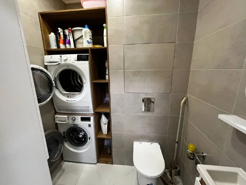 3-комн квартира, 75 м² м рабочий поселок • 15 мин пешком • 10 этаж из 25 • ул рябиновая 3 к1, на карте 130 000 ₽/мес, без комиссии большой гайд по аренде холодильник • стиральная машина • интернет • мебель • посудомойка • кондиционер • с детьми • телевизор • лифт • консьерж • с животными • мусоропровод можайский район чистота 4.24 транспорт 4.16 парки и скверы 3.84 собственник. Собственник! Без комиссии! Очень светлая квартира с дизайнерским ремонтом, в монолитном доме жк кутузов град. Кухня-гостиная спальня с изолированной гардеробной детская душевая с санузлом постирочная с санузлом двор без машин! Залог 130 000. Идеально подходит для ответственной, аккуратной семьи с ребенком или пары, планирующей пополнение :) © предоплату до просмотра просят только мошенники! Artem a, написать уровень доверия низкий ⚠️ выложить квартиру бесплатно - фотография - 3