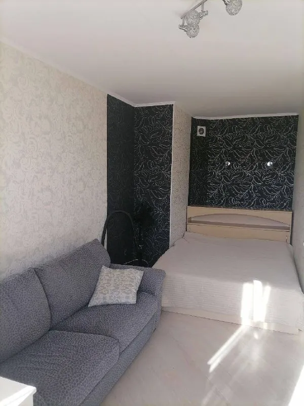 Сдаётся на длительный срок 1- комнатная квартира/студия.30 кв. М. По ул. Нежинская дом 13, в легенда... - фотография