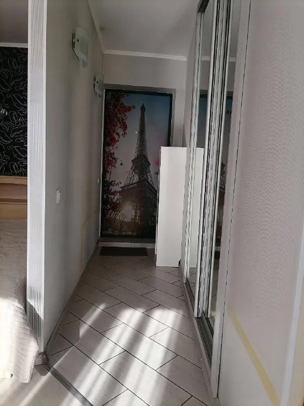 Сдаётся на длительный срок 1- комнатная квартира/студия.30 кв. М. По ул. Нежинская дом 13, в легендарном круглом доме. Лучше этой квартиры в этом районе по такой приятной цене вы не найдете. Квартира для тех кто любит чистоту, комфорт и уют. В квартире имеется вся мебель и техника для вашего комфортного проживания. Развитая инфраструктура района. Рядом с домом расположено все необходимое: продуктовые детский сад аптеки кафе и рестораны спортивный зал, парк анны герман, парк сетунь, проликлиника, рядом ст. Матвеевская, до метро славянский бульвар 5 минут на транспорте, 10 минут пешком. Спокойные соседи. Оперативный показ заселение день в день. 9261631262. 70000+жку, залог 70000 ➡️предоплату/бронь/заморозку денег/автооплату до просмотра квартиры не вносить! Если по этому объявлению спрашивают какую либо оплату сообщите по контактам в описании канала. - фотография - 5