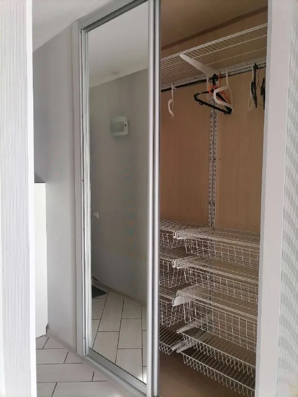 Сдаётся на длительный срок 1- комнатная квартира/студия.30 кв. М. По ул. Нежинская дом 13, в легендарном круглом доме. Лучше этой квартиры в этом районе по такой приятной цене вы не найдете. Квартира для тех кто любит чистоту, комфорт и уют. В квартире имеется вся мебель и техника для вашего комфортного проживания. Развитая инфраструктура района. Рядом с домом расположено все необходимое: продуктовые детский сад аптеки кафе и рестораны спортивный зал, парк анны герман, парк сетунь, проликлиника, рядом ст. Матвеевская, до метро славянский бульвар 5 минут на транспорте, 10 минут пешком. Спокойные соседи. Оперативный показ заселение день в день. 9261631262. 70000+жку, залог 70000 ➡️предоплату/бронь/заморозку денег/автооплату до просмотра квартиры не вносить! Если по этому объявлению спрашивают какую либо оплату сообщите по контактам в описании канала. - фотография - 7