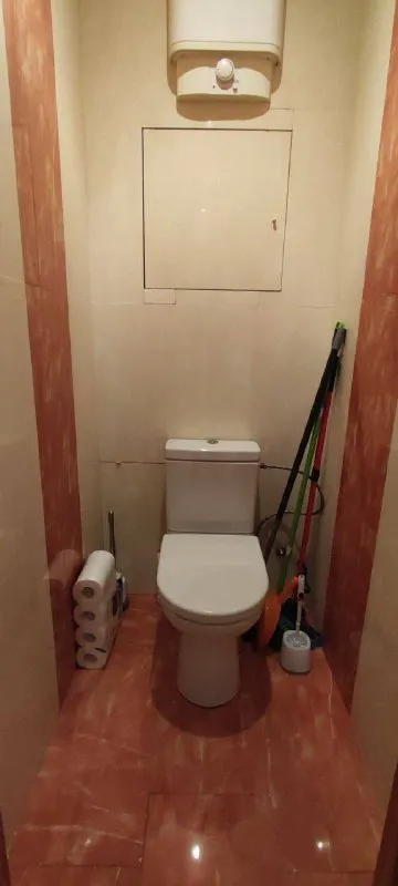 2-к квартира🏙️ м. Сокол2️⃣ всем привет! ☃️ сдаём впервые квартиру (собственник), так как переехали. 📍адрес: волоколамское шоссе, 10 метро: сокол, мцк стрешнево 2-комнатная квартира площадью 53 м² с косметическим ремонтом на 7 этаже в 10-этажном доме, рассматриваем долгосрочную сдачу. Из техники есть: – духовой шкаф – стиральная машина – холодильник – посудомоечная машина – бойлер – микроволновка – пылесос для жизни есть всё, включая: фен, спальные принадлежности, бытовая химия, посуда и прочее. Дом - кирпичный, окна выходят во двор. В подъезде 2 лифта - 0 грузовых и 2 пассажирских. Во дворе есть парковка за шлагбаумом. В шаговой доступности: школа, детский сад, продуктовые магазины, хозяйственные магазины, аптеки, кафе, макеты (wb, ozon, avito, яндекс), дк «маи», парк «покровское-стрешнево». Для семьи с детками, есть художественная и музыкальная школа в соседнем доме, для людей более старшего возраста в соседнем доме есть центр московского долголетия, всё под рукой. Можно с детьми, можно с животными (предпочтительно собаки). Сдаём за 90.000₽ + залог месяц (разделен на 2 части) + интернет + коммунальные услуги по счетчикам оплачиваются дополнительно. 💌telegram: @karina_petml - фотография - 10