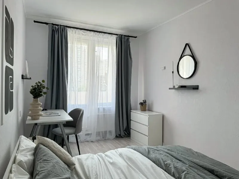 Комната, 13 м² м печатники • 5 мин пешком • 3-комнатная квартира • 8 этаж из 9 • ул гурьянова 5, на карте 38 000 ₽/мес, без комиссии большой гайд по аренде холодильник • стиральная машина • интернет • мебель • лифт • посудомойка • кондиционер • с животными • с детьми • телевизор • мусоропровод • консьерж район печатники чистота 3.46 транспорт 4.32 парки и скверы 4.34 агент. Квартира зонирована для отдыха и работы. За 7 минут от дома можно дойти до парка печатники с красивой набережной, где есть зоны для спорта и развлечений. В стоимость включено: безлимитный wi-fi, еженедельная уборка общественных зон, вся необходимая техника, йога, английский и мероприятия внутри коливинга. Elena, написать уровень доверия средний 🆗 выложить квартиру бесплатно - фотография - 2