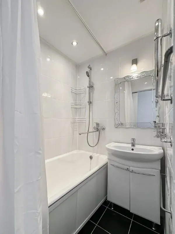 Комната, 13 м² м печатники • 5 мин пешком • 3-комнатная квартира • 8 этаж из 9 • ул гурьянова 5, на карте 38 000 ₽/мес, без комиссии большой гайд по аренде холодильник • стиральная машина • интернет • мебель • лифт • посудомойка • кондиционер • с животными • с детьми • телевизор • мусоропровод • консьерж район печатники чистота 3.46 транспорт 4.32 парки и скверы 4.34 агент. Квартира зонирована для отдыха и работы. За 7 минут от дома можно дойти до парка печатники с красивой набережной, где есть зоны для спорта и развлечений. В стоимость включено: безлимитный wi-fi, еженедельная уборка общественных зон, вся необходимая техника, йога, английский и мероприятия внутри коливинга. Elena, написать уровень доверия средний 🆗 выложить квартиру бесплатно - фотография - 7