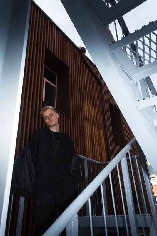 Сниму квартиру🔎 📍 локация: рассматриваю любое расположение, главное — в пределах или недалеко от мкада 🚇 в шаговой доступности (до 10 минут пешком) станция метро / мцд / мцк ▶️ ищу: 1-комнатную квартиру или евродвушку 📐 площадь от 30–35 м² на длительный срок ▶️ о себе: 👨🏻 мне 22 года 🍸 работаю барменом в центре москвы имею стабильный и хороший доход, официальная занятость работа дневная, ночами всегда дома проживать буду один 🐾 животных нет и не будет ввид. .. Ram. Org/img/emoji/40/e296b6.png')">▶️ образ жизни: ценю тишину, чистоту и спокойствие тусовки и частые гости — не моя история 🚭 не курю, не пью большую часть свободного времени провожу дома, отдыхаю ищу квартиру для долгого и комфортного проживания ▶️ о квартире: — чистая, аккуратная — к ремонту не привередлив, главное не совсем старый ремонт. .. — желательно нормальная кровать (не диван) — базовая техника для жизни (стиральная машина, холодильник и т. Д. ) 📌 имею большой и успешный опыт съема жилья, раньше снимал квартиру с дочерью в родном городе гарантирую бережное отношение к квартире, порядок и своевременную оплату ▶️ сроки: готов заехать с 1 февраля рассматриваю долгосрочную аренду 💳бюджет: до 50.000₽ – 55.000₽ 💌telegram: @evokuzikkk - фотография - 1