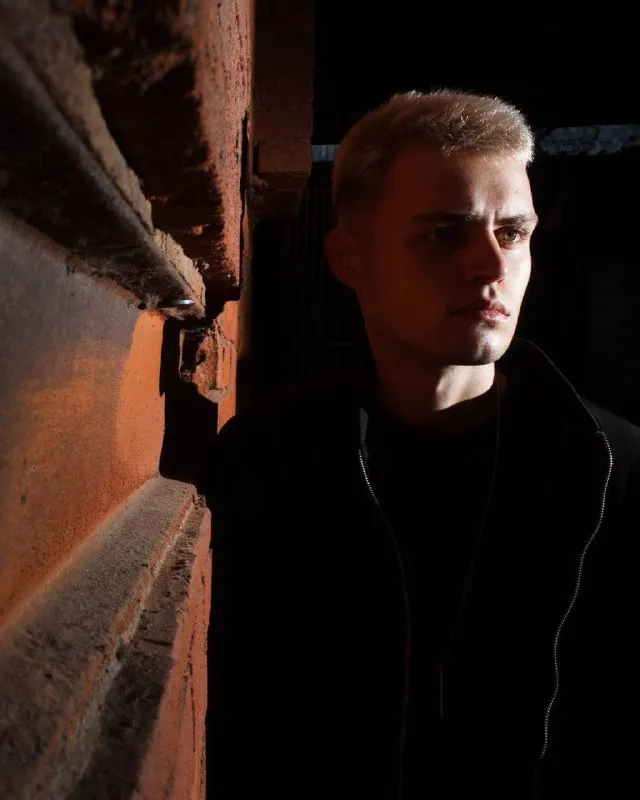 Сниму квартиру🔎 📍 локация: рассматриваю любое расположение, главное — в пределах или недалеко от мкада 🚇 в шаговой доступности (до 10 минут пешком) станция метро / мцд / мцк ▶️ ищу: 1-комнатную квартиру или евродвушку 📐 площадь от 30–35 м² на длительный срок ▶️ о себе: 👨🏻 мне 22 года 🍸 работаю барменом в центре москвы имею стабильный и хороший доход, официальная занятость работа дневная, ночами всегда дома проживать буду один 🐾 животных нет и не будет ввид. .. Ram. Org/img/emoji/40/e296b6.png')">▶️ образ жизни: ценю тишину, чистоту и спокойствие тусовки и частые гости — не моя история 🚭 не курю, не пью большую часть свободного времени провожу дома, отдыхаю ищу квартиру для долгого и комфортного проживания ▶️ о квартире: — чистая, аккуратная — к ремонту не привередлив, главное не совсем старый ремонт. .. — желательно нормальная кровать (не диван) — базовая техника для жизни (стиральная машина, холодильник и т. Д. ) 📌 имею большой и успешный опыт съема жилья, раньше снимал квартиру с дочерью в родном городе гарантирую бережное отношение к квартире, порядок и своевременную оплату ▶️ сроки: готов заехать с 1 февраля рассматриваю долгосрочную аренду 💳бюджет: до 50.000₽ – 55.000₽ 💌telegram: @evokuzikkk - фотография - 3