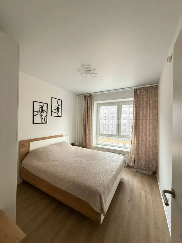 М. Братиславская 1-к квартира ▫️жк люблинский парк люблинская ул. , 72к3 сдам 1-к студию на небольшой срок улетаю на зиму из москвы. Сдаю на время своего отсутствия квартиру. Вещи могу вывести или оставить, по договоренности (их немного). Метро: братиславская (16 мин пешком) площадь: 36 м² заезд с конца декабря. Срок проживания обсуждается. От 1,5-4 месяцев. Перед возвращением предупрежу за 2-3 недели, чтобы было время на комфортный выезд. Оформление с документами🙂‍↕️ цена: 55.000₽, без залогов и прочих платежей контакты @anton_dane ➡️предоплату/бронь/заморозку денег/автооплату до просмотра квартиры не вносить! Если по этому объявлению спрашивают какую либо оплату сообщите по контактам в описании канала. - фотография - 3