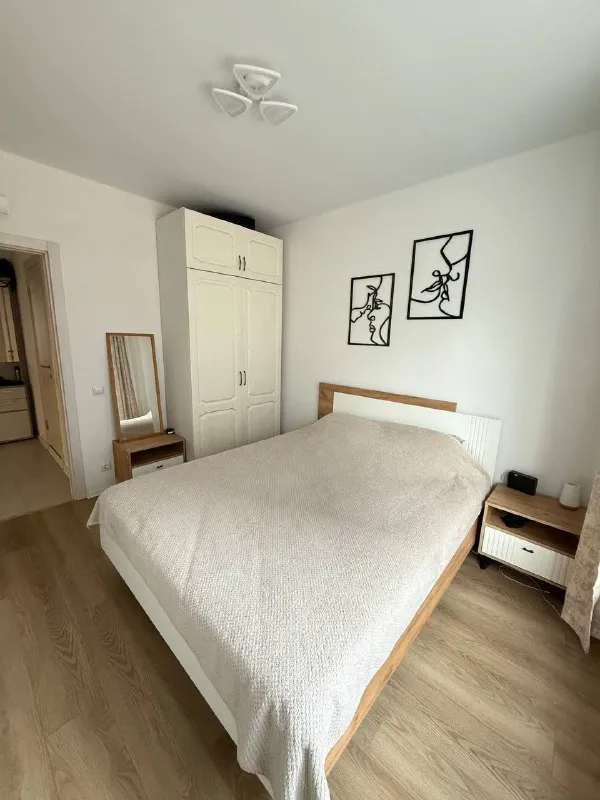 М. Братиславская 1-к квартира ▫️жк люблинский парк люблинская ул. , 72к3 сдам 1-к студию на небольшой срок улетаю на зиму из москвы. Сдаю на время своего отсутствия квартиру. Вещи могу вывести или оставить, по договоренности (их немного). Метро: братиславская (16 мин пешком) площадь: 36 м² заезд с конца декабря. Срок проживания обсуждается. От 1,5-4 месяцев. Перед возвращением предупрежу за 2-3 недели, чтобы было время на комфортный выезд. Оформление с документами🙂‍↕️ цена: 55.000₽, без залогов и прочих платежей контакты @anton_dane ➡️предоплату/бронь/заморозку денег/автооплату до просмотра квартиры не вносить! Если по этому объявлению спрашивают какую либо оплату сообщите по контактам в описании канала. - фотография - 4