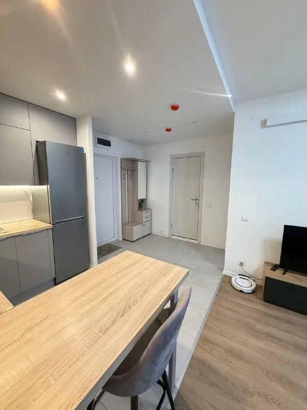 М. Братиславская 1-к квартира ▫️жк люблинский парк люблинская ул. , 72к3 сдам 1-к студию на небольшой срок улетаю на зиму из москвы. Сдаю на время своего отсутствия квартиру. Вещи могу вывести или оставить, по договоренности (их немного). Метро: братиславская (16 мин пешком) площадь: 36 м² заезд с конца декабря. Срок проживания обсуждается. От 1,5-4 месяцев. Перед возвращением предупрежу за 2-3 недели, чтобы было время на комфортный выезд. Оформление с документами🙂‍↕️ цена: 55.000₽, без залогов и прочих платежей контакты @anton_dane ➡️предоплату/бронь/заморозку денег/автооплату до просмотра квартиры не вносить! Если по этому объявлению спрашивают какую либо оплату сообщите по контактам в описании канала. - фотография - 7