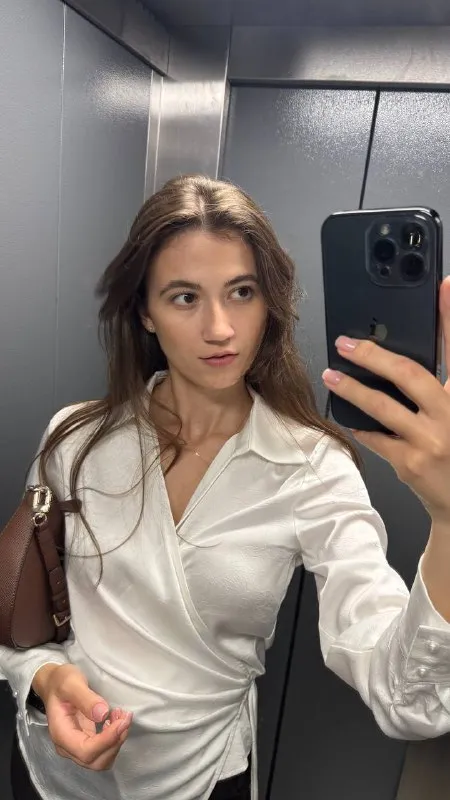 Сниму 1-к квартиру/студию🔎 добрый день! Всех с новым годом !🎅🏼 меня зовут лера, мне 25. Ищу квартиру/студию в шаговой доступности от метро (до 15 мин). В идеале запад (синяя ветка), северо-запад, но готова рассмотреть и другие районы. В пределах мкад. 💳бюджет: до 45.000₽ (максимум 50.000₽ со всеми доп платежами) о себе: доход стабильный. Вредных привычек нет, животных тоже) ценю чистоту и уют. На съемных квартирах живу давно, от собственников вопросов не было. Просьба, не предлагать варианты с «бабушкиными» кроватями, креслами, шкафами во всю стену 🥹 буду рада, если получится найти здесь уютный уголок) 💌telegram: @k_valeria1 - фотография - 2