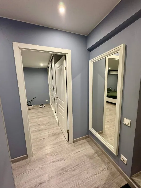 1-к квартира🏙️ м. Коломенская2️⃣ сдается 1-к квартира, 34 м², от собственника. 10 минут от м. Коломенская. Рядом набережная москвы-реки, парк-музей «коломенское», вся инфраструктура. 6/9 этаж, теплый кирпичный дом. Подъезд после ремонта, новые лифты, камера на первом этаже. Современный, полностью оснащенный интерьер. Всё для комфортной жизни: кровать askona 160×200, smart tv 55″, кондиционер, стиральная машина, робот-пылесос, вся техника и мебель (ikea, samsung). Застекленная лоджия. Ежемесячный клининг включен. 💳цена: 75.000₽/месяц + вода/электричество по счетчикам + интернет 900₽. Залог (страховой депозит): 75.000₽. Без комиссии. От 11 месяцев. ❗️важно: рассматриваем одного ответственного человека или спокойную пару (без детей, животных). Курение только iqos. Гражданство рф, постоянная работа заселение с 26 января. Квартира сдана ✅ - фотография - 2