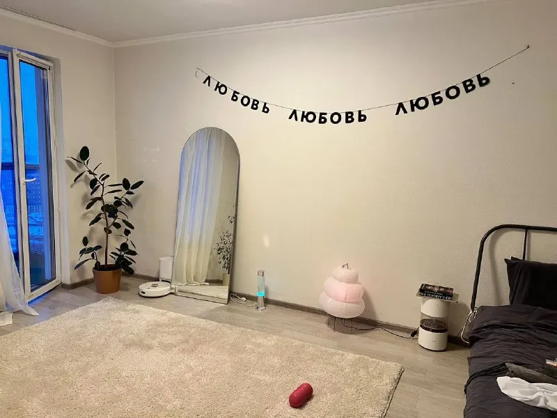 1-к квартира🏙️ м. Проспект вернадского1️⃣ пересдам свою уютную однушку 35 м² с огромным балконом. Белая, чистая, теплая квартира. Посудомойка, фильтр на кране, робот-пылесос. В идеале прямо с 01 января на 2-4 месяца, по датам можем договориться. 📍адрес: проспект вернадского, 56 ✔️8-10 минут от метро или 2 остановки на любом автобусе ✔️вкус вилл, вб, озон, маркет, аптека в соседнем доме ✔️surf, cofix, огромный да у метро 💳цена: 51.000₽/месяц. Пересдаю квартирку пока ищу работу, передам в добрые руки 🥺 💌пишите мне в лс: @espera_esperance - фотография - 4