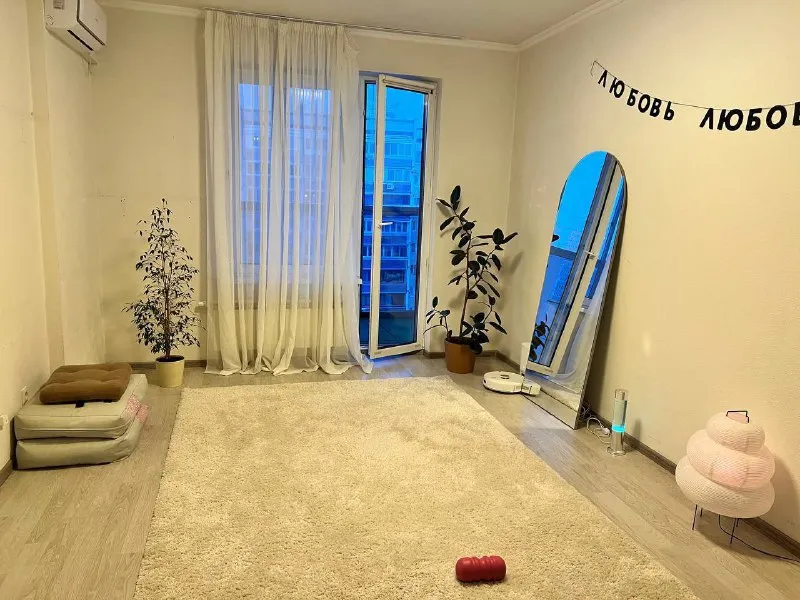 1-к квартира🏙️ м. Проспект вернадского1️⃣ пересдам свою уютную однушку 35 м² с огромным балконом. Белая, чистая, теплая квартира. Посудомойка, фильтр на кране, робот-пылесос. В идеале прямо с 01 января на 2-4 месяца, по датам можем договориться. 📍адрес: проспект вернадского, 56 ✔️8-10 минут от метро или 2 остановки на любом автобусе ✔️вкус вилл, вб, озон, маркет, аптека в соседнем доме ✔️surf, cofix, огромный да у метро 💳цена: 51.000₽/месяц. Пересдаю квартирку пока ищу работу, передам в добрые руки 🥺 💌пишите мне в лс: @espera_esperance - фотография - 8