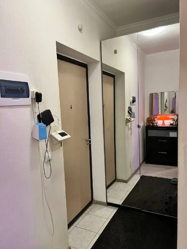 1-к квартира🏙️ м. Проспект вернадского1️⃣ пересдам свою уютную однушку 35 м² с огромным балконом. Белая, чистая, теплая квартира. Посудомойка, фильтр на кране, робот-пылесос. В идеале прямо с 01 января на 2-4 месяца, по датам можем договориться. 📍адрес: проспект вернадского, 56 ✔️8-10 минут от метро или 2 остановки на любом автобусе ✔️вкус вилл, вб, озон, маркет, аптека в соседнем доме ✔️surf, cofix, огромный да у метро 💳цена: 51.000₽/месяц. Пересдаю квартирку пока ищу работу, передам в добрые руки 🥺 💌пишите мне в лс: @espera_esperance - фотография - 9