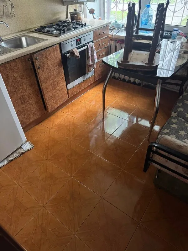 Ищем соседку🔎 м. Петровско-разумовская9️⃣ свободно 1 место для девушки в комнате на 3-х в квартире у метро петровско-разумовская (10 минут пешком). 📍адрес: линейный проезд, 8. В чем наши преимущества? - мы отличаемся от формата хостела, т. К. Заселяем жителей только на длительный срок; - ты всегда будешь чувствовать себя в безопасности, мы гарантируем порядочность твоих будущих соседей; - если что-то сломалось - это не беда! Наша команда полностью берет на себя задачи по устранению неполадок в квартире. Наши основные принципы - это взаимное уважение, соблюдение личных границ, соблюдение графика дежурств и отсутствие вредных привычек в рамках квартиры. 💳цена места в женской комнате: 16.000₽ (включая ку) 💌по всем вопросам обращаться к: @alina_malina14 - фотография - 2