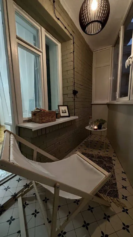 Комната🏙️ м. Баррикадная7️⃣ баррикадная//краснопресненская (7 минут пешком). Свободна отдельная комната 💳аренда: 48.000₽/месяц + оплата коммунальных платежей. Без комиссии. Залог. 3-к квартира, рассчитанная на проживание 4 человек в престижном и благоустроенном районе города. В коливинге уютная и оборудованная всем необходимым кухня, просторная прихожая, раздельный санузел с ванной комнатой и приятный вид в тихий закрытый двор. Для каждого жителя предусмотрено место для отдыха, хранения личных вещей предоставляем всю необходимую технику: стиральная машина, плита с духовым шкафом, микроволновая печь, чайник, утюг, фильтры для воды, smart tv, скоростной интернет. Административное решение бытовых вопросов проживания, клининг 📍адрес: ул. Большая грузинская, 20 кого мы ищем: тебе от 20 до 35, ведешь разумный здоровый образ жизни, увлекаешься спортом, творчеством, у тебя активная жизненная позиция и позитивное мышление. Рассматриваем только длительную аренду. 💌по вопросам писать: @vcolivinge - фотография - 5