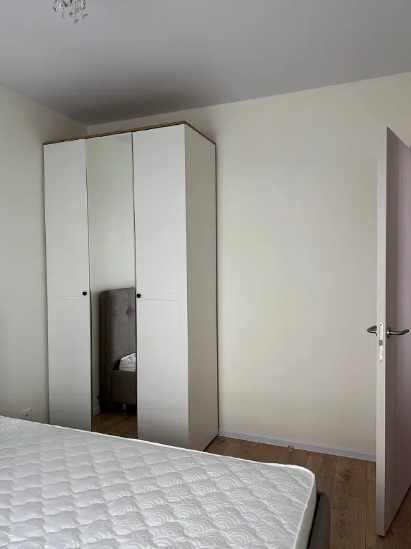 - 1-комнатная квартира 33 кв. М - адрес: ул. Главная 8 (новое девяткино), жк заречный парк - метро: девяткино (15-20 минут пешком) - этаж: 22 - срок: долгосрочная аренда от 11 месяцев - оплата: 37.000 руб. В месяц + коммунальные платежи (залог 37.000) - о квартире: светлая, новая, ранее в сдаче не находилась, окна выходят на лес. Выполнен качественный ремонт, вся бытовая техника и мебель в квартире новые. Закрытый внутренний двор, рядом есть автобусная остановка. Рассматриваем жильцов без животных. По договоренности докупаются необходимые вещи tg: @akulovka контакты: tg: @akulovka уютное гнездышко – поиск жилья, жильцов и соседей без посредников - фотография - 6