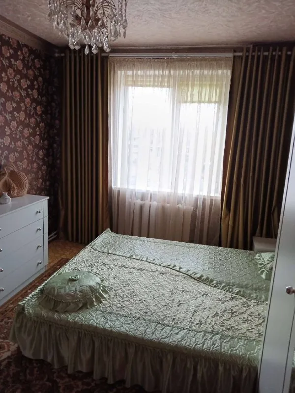 ‼️продажа от собственника ‼️ 🏬2-х комнатная кв-ра чешская планировка 57,8м2 4/5эт. П. Юбилейный, кв. Шахтерский.   ✅автономное отопление. Теплая, не угловая квартира. ✅окна м/п.   ✅с/у раздельный облицованный керамической плиткой.   ✅большая застекленная лоджия. ✅удобное месторасположение. Остановка общественного транспорта, магазины, рынок и школа в 5 мин. Ходьбы. Детский сад во дворе дома. Документы готовы к сделке! Цена: 6 200 000р. 📲 +79654167709 екатерина ( whatsapp/ telegram/max) - фотография - 1