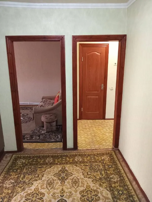 ‼️продажа от собственника ‼️ 🏬2-х комнатная кв-ра чешская планировка 57,8м2 4/5эт. П. Юбилейный, кв. Шахтерский.   ✅автономное отопление. Теплая, не угловая квартира. ✅окна м/п.   ✅с/у раздельный облицованный керамической плиткой.   ✅большая застекленная лоджия. ✅удобное месторасположение. Остановка общественного транспорта, магазины, рынок и школа в 5 мин. Ходьбы. Детский сад во дворе дома. Документы готовы к сделке! Цена: 6 200 000р. 📲 +79654167709 екатерина ( whatsapp/ telegram/max) - фотография - 5