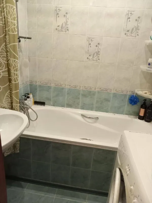 ‼️продажа от собственника ‼️ 🏬2-х комнатная кв-ра чешская планировка 57,8м2 4/5эт. П. Юбилейный, кв. Шахтерский.   ✅автономное отопление. Теплая, не угловая квартира. ✅окна м/п.   ✅с/у раздельный облицованный керамической плиткой.   ✅большая застекленная лоджия. ✅удобное месторасположение. Остановка общественного транспорта, магазины, рынок и школа в 5 мин. Ходьбы. Детский сад во дворе дома. Документы готовы к сделке! Цена: 6 200 000р. 📲 +79654167709 екатерина ( whatsapp/ telegram/max) - фотография - 7