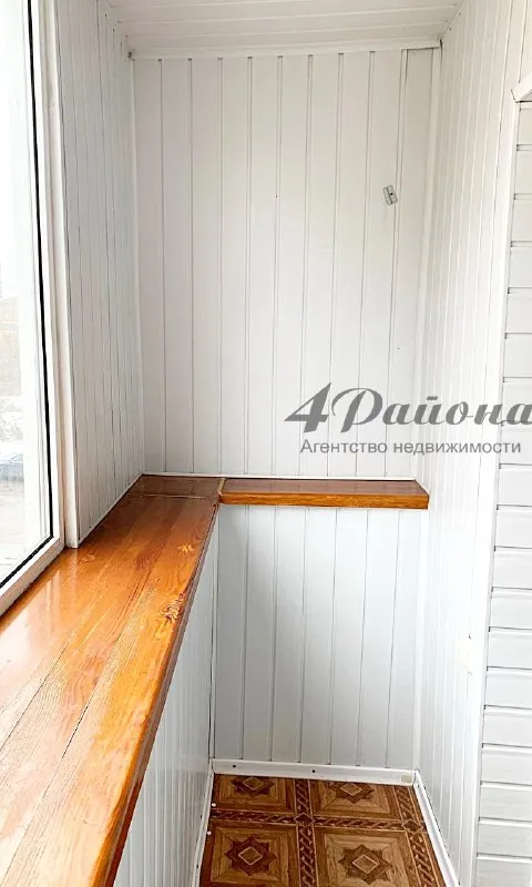 !! Снижение стоимости, в связи с срочностью продажи!!! Продается отличная 3-комнатная квартира, расположенная в востребованном районе — квартал героев брестской крепости, близко к центру города. Отопление автономное (двухконтурный котёл), что обеспечивает комфорт и экономию. Дом кирпичный, не угловая, 2-й этаж из 5. Общая площадь квартиры — 55,8 кв. М. , комнаты все изолированные, санузел раздельный. В квартире выполнен качественный ремонт с заменой всех коммуникаций и электрической проводки. Вся мебель и техника остаются — заезжайте и живите! Район характеризуется развитой инфраструктурой: рядом остановки общественного транспорта, супермаркеты, магазины, салоны красоты, детский сад, школа и парк — все в пешей доступности. Идеальный вариант как для молодых людей, так и для семей с детьми или пожилых людей. Звоните прямо сейчас, чтобы договориться о просмотре! Один взрослый собственник. Без обременений. Ц. 6 500 000 руб. Хороший торг. Т. +79591448144 - фотография - 7