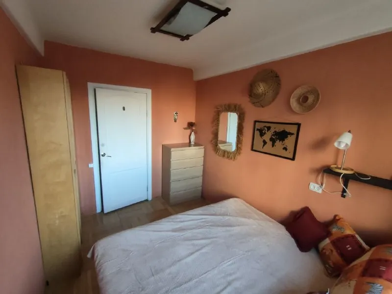 Сдаю двухкомнатную кв на длительный срок 📍метро: пр. Большевиков (10 мин пешком) ул. Чудновского. Отличная транспортная развязка 💰45000/мес + ку 🛖 площадь 50м2 🌇 этаж 5/10 🗓️ свободна для просмотра 🛒 совсем близко дикси, магнит, пятёрочка, хлебник 🚪2 изолированные комнаты, отдельная кухня, лоджия (все окна во двор, шума нет). 🏡 просторный двор со спортивной площадкой 🚗 открытая парковка во дворе 🛁 с/у раздельный, ванна 🔌полностью оборудованная кухня с техникой и посудой 🔖 залог 45тыс 🐶 животные обсуждаются ❌ курить в квартире строго запрещено! 📝 подписываем договор. Без комиссии. Собственница. 📣📵просьба агентам не беспокоить контакты: @aliona_no https://vk. Ru/alionatss уютное гнездышко – поиск жилья, жильцов и соседей без посредников - фотография - 4