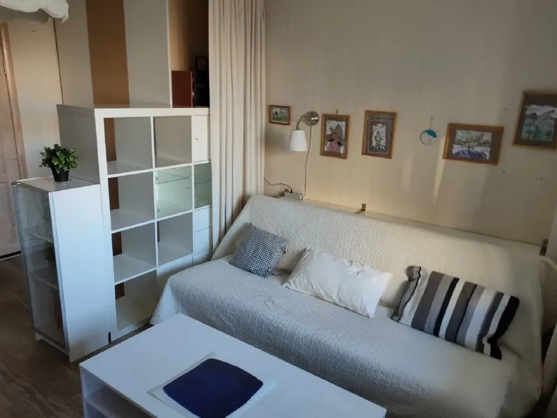 Сдаю двухкомнатную кв на длительный срок 📍метро: пр. Большевиков (10 мин пешком) ул. Чудновского. Отличная транспортная развязка 💰45000/мес + ку 🛖 площадь 50м2 🌇 этаж 5/10 🗓️ свободна для просмотра 🛒 совсем близко дикси, магнит, пятёрочка, хлебник 🚪2 изолированные комнаты, отдельная кухня, лоджия (все окна во двор, шума нет). 🏡 просторный двор со спортивной площадкой 🚗 открытая парковка во дворе 🛁 с/у раздельный, ванна 🔌полностью оборудованная кухня с техникой и посудой 🔖 залог 45тыс 🐶 животные обсуждаются ❌ курить в квартире строго запрещено! 📝 подписываем договор. Без комиссии. Собственница. 📣📵просьба агентам не беспокоить контакты: @aliona_no https://vk. Ru/alionatss уютное гнездышко – поиск жилья, жильцов и соседей без посредников - фотография - 5