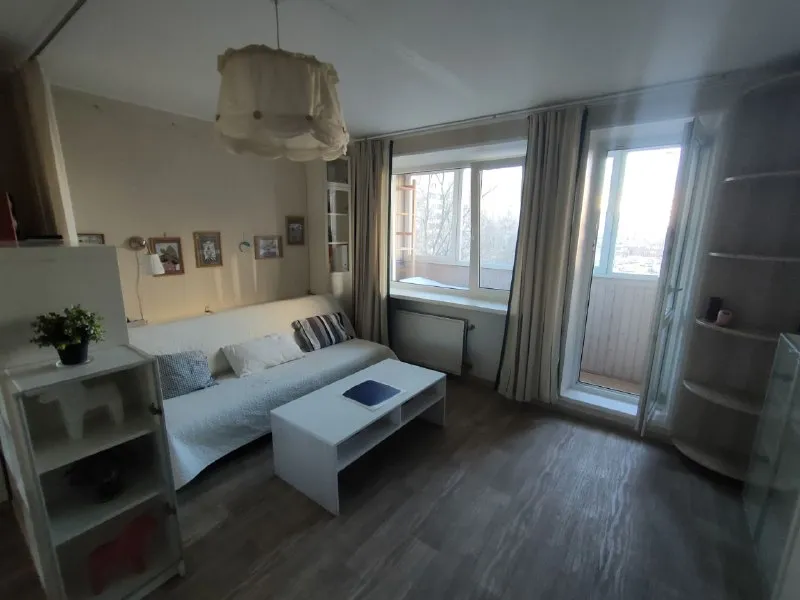 Сдаю двухкомнатную кв на длительный срок 📍метро: пр. Большевиков (10 мин пешком) ул. Чудновского. Отличная транспортная развязка 💰45000/мес + ку 🛖 площадь 50м2 🌇 этаж 5/10 🗓️ свободна для просмотра 🛒 совсем близко дикси, магнит, пятёрочка, хлебник 🚪2 изолированные комнаты, отдельная кухня, лоджия (все окна во двор, шума нет). 🏡 просторный двор со спортивной площадкой 🚗 открытая парковка во дворе 🛁 с/у раздельный, ванна 🔌полностью оборудованная кухня с техникой и посудой 🔖 залог 45тыс 🐶 животные обсуждаются ❌ курить в квартире строго запрещено! 📝 подписываем договор. Без комиссии. Собственница. 📣📵просьба агентам не беспокоить контакты: @aliona_no https://vk. Ru/alionatss уютное гнездышко – поиск жилья, жильцов и соседей без посредников - фотография - 7