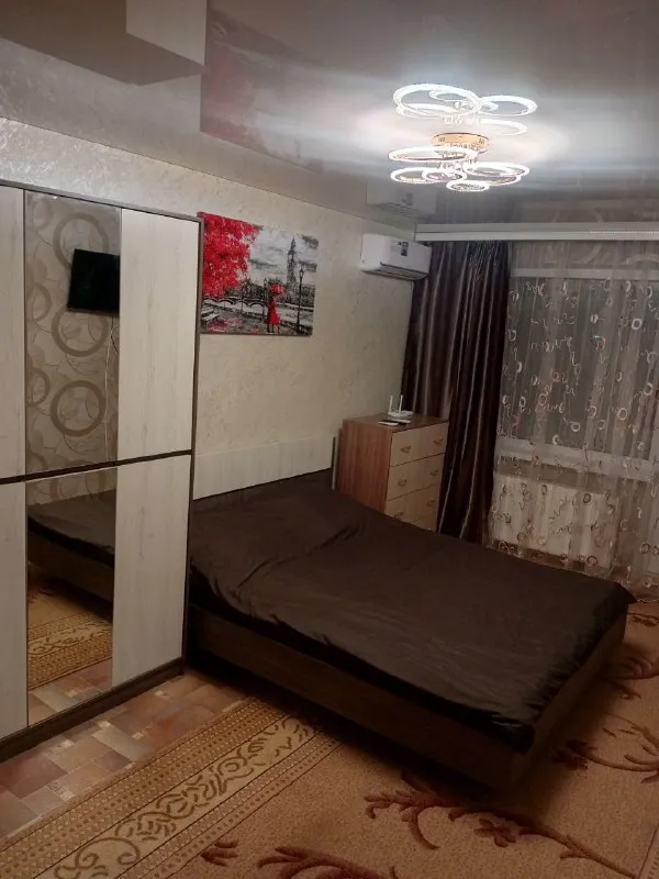 ❗сдаётся посуточно  1-ая квартира в брянке от собственника ❗ ✅горячая вода ✅интернет wi-fi ✅телевизор smart ✅чистое постельное, полотенца ✅микроволновая печь ✅стиральная машина(автомат) ✅холодильник ✅посуда ✅электрочайник ✅кондиционер❄💨 ✅индивидуальное отопление ☎️тел:+79591812458 (вацап, telegram, max) 4500₽ от трех суток скидка - фотография - 1