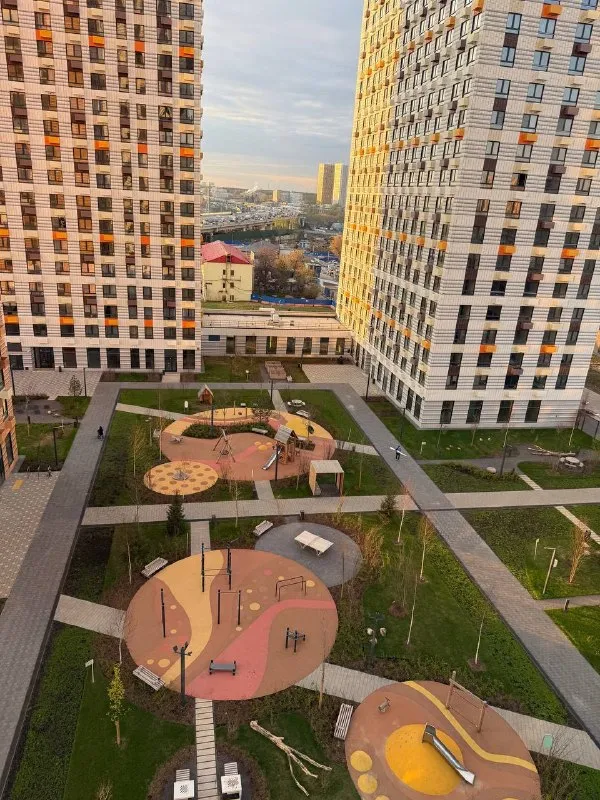 Евротрешка🏙️ м. Черкизовская1️⃣ ▫️метро черкизовская/мцк локомотив 7 минут пешком. ▫️сдается впервые евро 3, кухня-гостиная и 2 изолированные комнаты. Много мест хранения. Вид во двор, в квартире тихо. ▫️посудомоечная, стиральная машины, духовка, микроволновка, индукционная варочная панель, вытяжка, холодильник, телевизор, кондиционер, полотенцесушитель, посуда. 💳цена: 115.000₽ + ку, залог за последний месяц можно разбить, собственник. 💌контакты: @marius_4501 +7-965-122-14-66 мария - фотография - 10