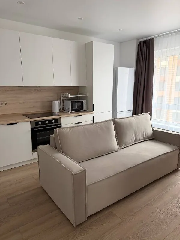 Евротрешка🏙️ м. Черкизовская1️⃣ ▫️метро черкизовская/мцк локомотив 7 минут пешком. ▫️сдается впервые евро 3, кухня-гостиная и 2 изолированные комнаты. Много мест хранения. Вид во двор, в квартире тихо. ▫️посудомоечная, стиральная машины, духовка, микроволновка, индукционная варочная панель, вытяжка, холодильник, телевизор, кондиционер, полотенцесушитель, посуда. 💳цена: 115.000₽ + ку, залог за последний месяц можно разбить, собственник. 💌контакты: @marius_4501 +7-965-122-14-66 мария - фотография - 3