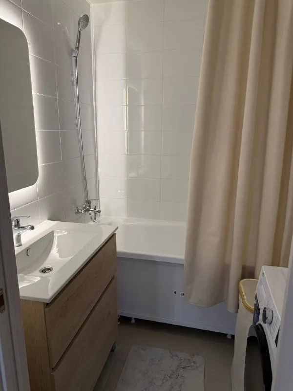 Евротрешка🏙️ м. Черкизовская1️⃣ ▫️метро черкизовская/мцк локомотив 7 минут пешком. ▫️сдается впервые евро 3, кухня-гостиная и 2 изолированные комнаты. Много мест хранения. Вид во двор, в квартире тихо. ▫️посудомоечная, стиральная машины, духовка, микроволновка, индукционная варочная панель, вытяжка, холодильник, телевизор, кондиционер, полотенцесушитель, посуда. 💳цена: 115.000₽ + ку, залог за последний месяц можно разбить, собственник. 💌контакты: @marius_4501 +7-965-122-14-66 мария - фотография - 8