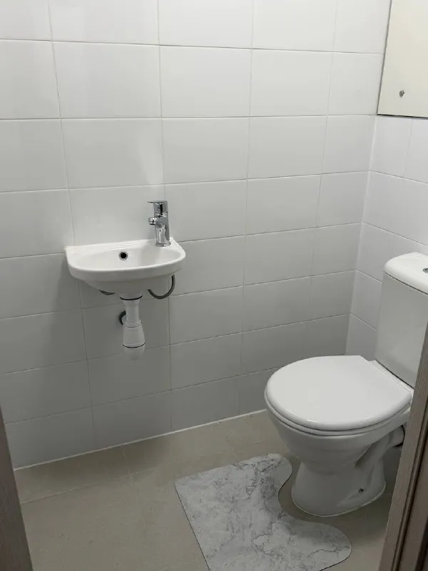 Евротрешка🏙️ м. Черкизовская1️⃣ ▫️метро черкизовская/мцк локомотив 7 минут пешком. ▫️сдается впервые евро 3, кухня-гостиная и 2 изолированные комнаты. Много мест хранения. Вид во двор, в квартире тихо. ▫️посудомоечная, стиральная машины, духовка, микроволновка, индукционная варочная панель, вытяжка, холодильник, телевизор, кондиционер, полотенцесушитель, посуда. 💳цена: 115.000₽ + ку, залог за последний месяц можно разбить, собственник. 💌контакты: @marius_4501 +7-965-122-14-66 мария - фотография - 9