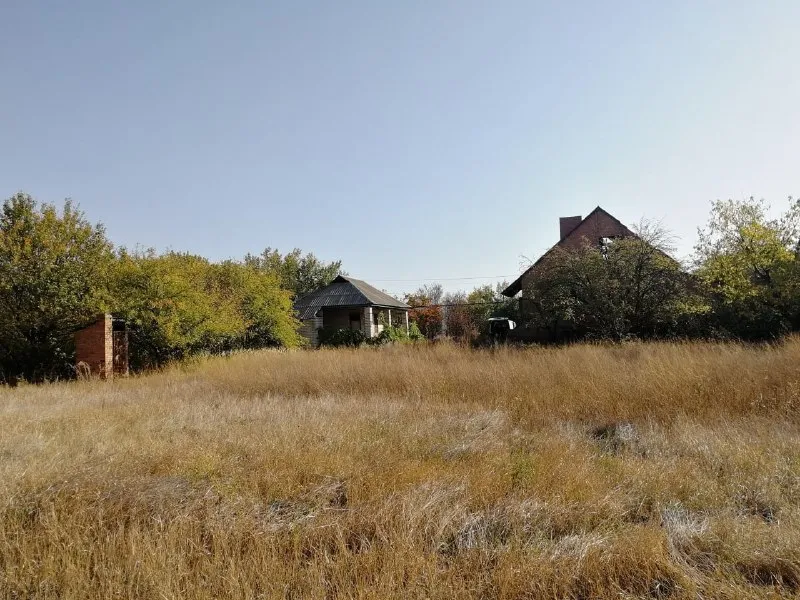 Продается земельный участок. С. Бурчак-михайловка. От хозяина! Участок 20 соток. Приватизирован. Документы рф, зарегистрирован в росреестре. Один собственник, без долгов. На участке 2-этажный дом. Не введен в эксплуатацию. Без отделочных работ, общ. Пл. 160 кв. М. 1-й этаж - 3 комнаты. 2-й этаж - 2 комнаты. Цоколь - 3 комнаты. Подвал. Гараж. Имеется летняя кухня (отапливаемая). Заведен на участок газ, свет и установлены счетчики, скважина. Цена 2 500 000 руб (торг) писать в лс! - фотография - 4