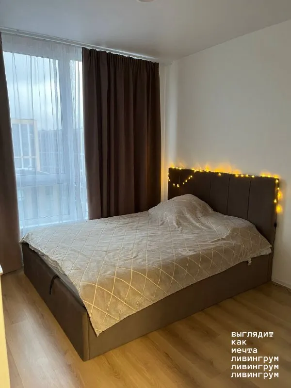 1-комн квартира, 32.3 м² м солнцево • 7 мин пешком • 21 этаж из 22 • ул производственная 17, на карте 70 000 ₽/мес, без комиссии больше квартир и комнат стиральная машина • интернет • мебель • холодильник • лифт • посудомойка • кондиционер • с животными • с детьми • телевизор • мусоропровод • консьерж район солнцево чистота 3.82 транспорт 4.51 парки и скверы 4.20 аренда. Собственник. Новый жк "лучи" договор на 6 месяцев с продлением, окна во двор, залог в размере месячной оплаты, коммуналка не входит в арендную плату, магазины в шаговой доступности, через дорогу и в этом же жк, парк мещерский, парк рядом с метро, трц в 13-15 минут от дома, также ходит транспорт. В квартире вся бытовая техника. До метро 5-7 минут. Олеся, написать уровень доверия низкий ⚠️ выложить квартиру бесплатно мы в мах: ливингрум небабушкина москва - фотография - 1