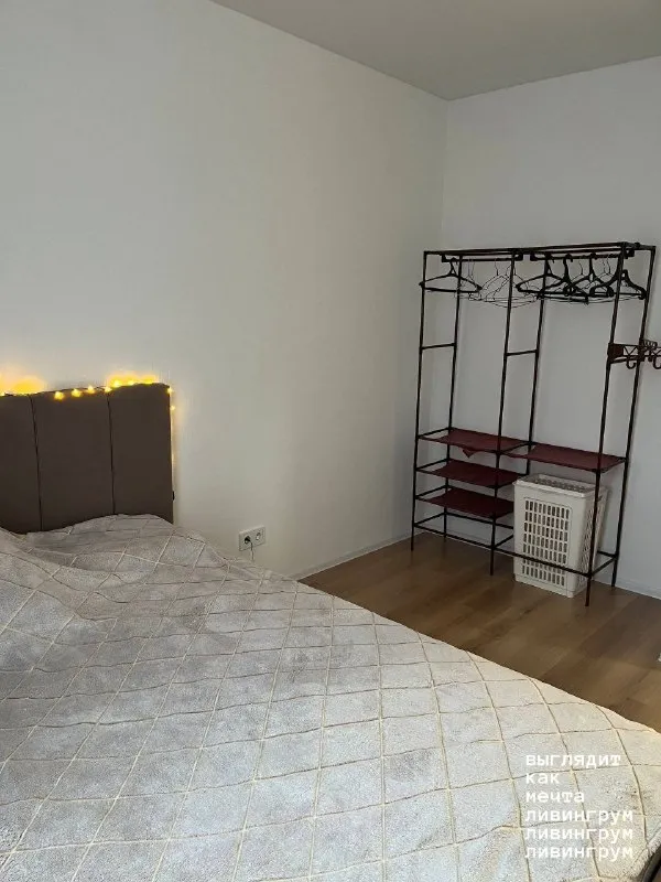 1-комн квартира, 32.3 м² м солнцево • 7 мин пешком • 21 этаж из 22 • ул производственная 17, на карте 70 000 ₽/мес, без комиссии больше квартир и комнат стиральная машина • интернет • мебель • холодильник • лифт • посудомойка • кондиционер • с животными • с детьми • телевизор • мусоропровод • консьерж район солнцево чистота 3.82 транспорт 4.51 парки и скверы 4.20 аренда. Собственник. Новый жк "лучи" договор на 6 месяцев с продлением, окна во двор, залог в размере месячной оплаты, коммуналка не входит в арендную плату, магазины в шаговой доступности, через дорогу и в этом же жк, парк мещерский, парк рядом с метро, трц в 13-15 минут от дома, также ходит транспорт. В квартире вся бытовая техника. До метро 5-7 минут. Олеся, написать уровень доверия низкий ⚠️ выложить квартиру бесплатно мы в мах: ливингрум небабушкина москва - фотография - 2