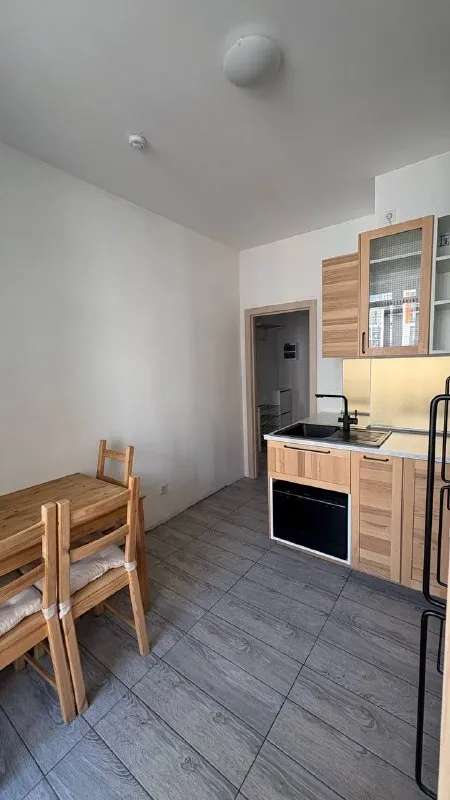 🌿сдается светлая и просторная квартира недалеко от метро девяткино! Квартира расположена в 20 минутах ходьбы от станции метро. ✅ прекрасная квартира идеально подойдет для тех, кто ценит пространство и свободу передвижения. 🔸🏡 удобства и преимущества квартиры: - общая площадь: 40 м²; -просторное джакузи и тропический душ; - большой и стильный балкон размером 8 м²: панорамные окна, на полу аккуратно уложен зелёный газон — идеальная площадка для вечернего отдыха; - большая, хорошо освещённая и удобная кухня; - просторная и функциональная комната: свободная зона позволит обустроить интерьер согласно вашим предпочтениям и стилю жизни. Цена аренды: 34 000 руб. /месяц + оплата коммунальных услуг + залог ( возможно разделение залога на части). Квартира сдается на срок от 4 месяцев. Квартира находится по адресу: воронцовский бульвар д 11 🌟🤗 свяжитесь со мной по указанному номеру телефона для получения дополнительной информации 8 ( 981)834 45 50 ольга или https://vk. Ru/id9759871 - фотография - 2