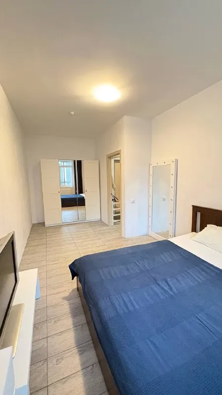 🌿сдается светлая и просторная квартира недалеко от метро девяткино! Квартира расположена в 20 минутах ходьбы от станции метро. ✅ прекрасная квартира идеально подойдет для тех, кто ценит пространство и свободу передвижения. 🔸🏡 удобства и преимущества квартиры: - общая площадь: 40 м²; -просторное джакузи и тропический душ; - большой и стильный балкон размером 8 м²: панорамные окна, на полу аккуратно уложен зелёный газон — идеальная площадка для вечернего отдыха; - большая, хорошо освещённая и удобная кухня; - просторная и функциональная комната: свободная зона позволит обустроить интерьер согласно вашим предпочтениям и стилю жизни. Цена аренды: 34 000 руб. /месяц + оплата коммунальных услуг + залог ( возможно разделение залога на части). Квартира сдается на срок от 4 месяцев. Квартира находится по адресу: воронцовский бульвар д 11 🌟🤗 свяжитесь со мной по указанному номеру телефона для получения дополнительной информации 8 ( 981)834 45 50 ольга или https://vk. Ru/id9759871 - фотография - 3